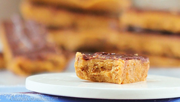 Homemade Butterfingers that are secretly GOOD for you?! These addictively delicious healthy butterfingers snack bars have the same toffee-like crunch as real Butterfingers... and they are whole-grain, high in iron, and completely free of high fructose corn syrup! Recipe link: https://lett-trim.today/2012/10/18/healthy-butterfingers/ Homemade Butterfingers that are secretly GOOD for you?! These addictively delicious healthy butterfingers snack bars have the same toffee-like crunch as real Butterfingers... and they are whole-grain, high in iron, and completely free of high fructose corn syrup! Recipe link: https://lett-trim.today/2012/10/18/healthy-butterfingers/