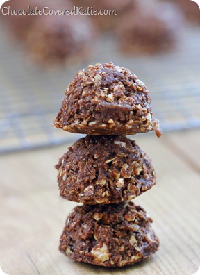 Easy #nobake chocolate cookies - VERY addictive - We couldn't stop eating them! https://lett-trim.today/2013/12/19/mexican-chocolate-bake-cookies/ @choccoveredkt