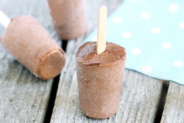 Can be soy-free / sugar-free / dairy-free / vegan. Recipe--->  https://lett-trim.today/2012/03/26/nutella-fudge-pops/