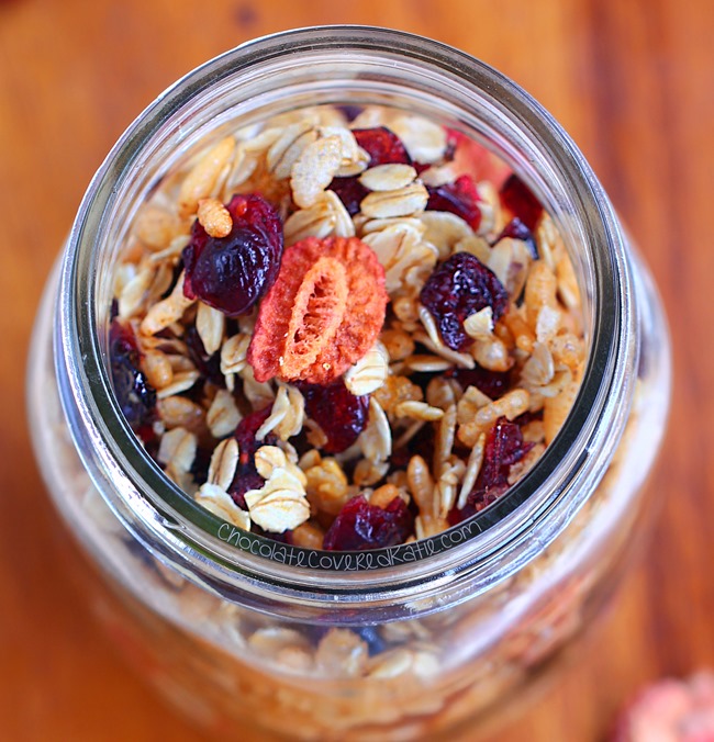 Healthy granola recipe you can make in different flavors that can be oil-free, gluten-free, dairy-free, & completely free of refined sugars. Recipe here: https://lett-trim.today/2015/04/09/low-fat-granola/
