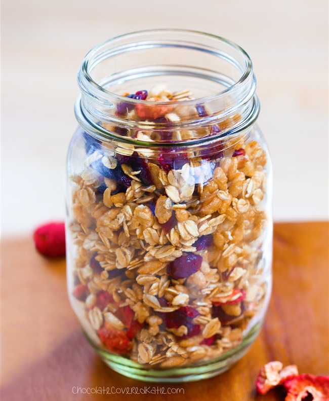 Healthy low fat granola recipe that can be gluten-free, dairy-free, high-fiber, and completely free of refined sugar. Recipe here: https://lett-trim.today/2015/04/09/low-fat-granola-recipe/ 