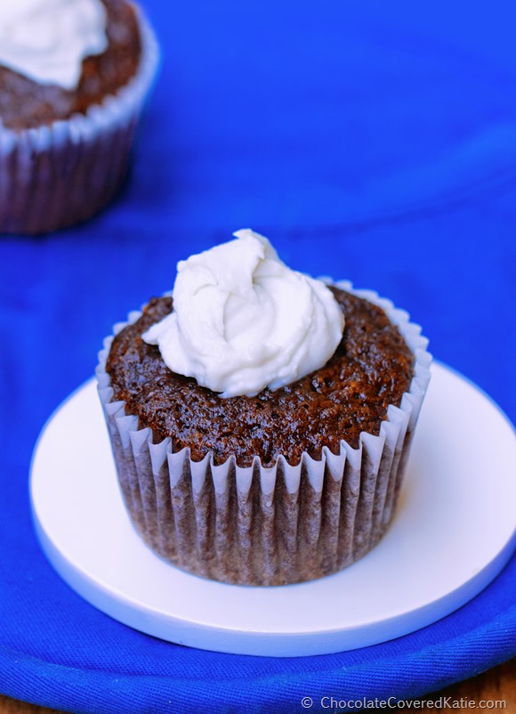 Secretly healthy chocolate cupcakes that can be sugar-free and oil-free. Under 100 calories per rich chocolate cupcake, including the peppermint cream filling: https://lett-trim.today/2014/12/30/peppermint-hot-chocolate-cupcakes/ Secretly healthy chocolate cupcakes that can be sugar-free and oil-free. Under 100 calories per rich chocolate cupcake, including the peppermint cream filling: https://lett-trim.today/2014/12/30/peppermint-hot-chocolate-cupcakes/