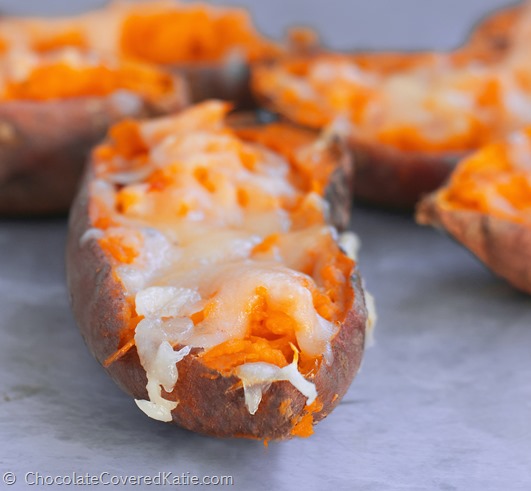 Irresistibly crispy and cheesy, the perfect healthy appetizer for parties, they are completely addictive! Very easy to make, in just a few steps: https://lett-trim.today/2015/01/22/loaded-baked-sweet-potato-skins/ 
