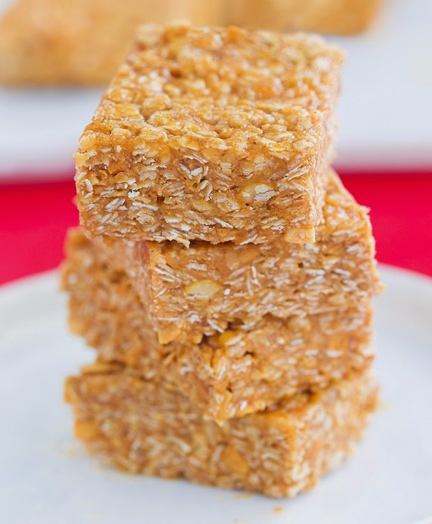 No bake Peanut Butter Bars from @choccoveredkt - 4 ingredients • Vegan + GF • No oven required! Full recipe: https://lett-trim.today/2015/09/10/peanut-butter-no-bake-bars/