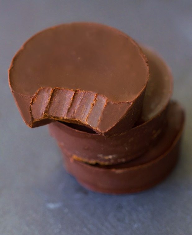 Chocolate Pumpkin Fudge – from @choccoveredkt… 1/2 cup canned pumpkin, 1/4 cup cocoa powder, 1/4 cup… Full recipe: https://lett-trim.today/2015/10/08/chocolate-pumpkin-fudge-vegan-6-ingredients/ Chocolate Pumpkin Fudge – from @choccoveredkt… 1/2 cup canned pumpkin, 1/4 cup cocoa powder, 1/4 cup… Full recipe: https://lett-trim.today/2015/10/08/chocolate-pumpkin-fudge-vegan-6-ingredients/