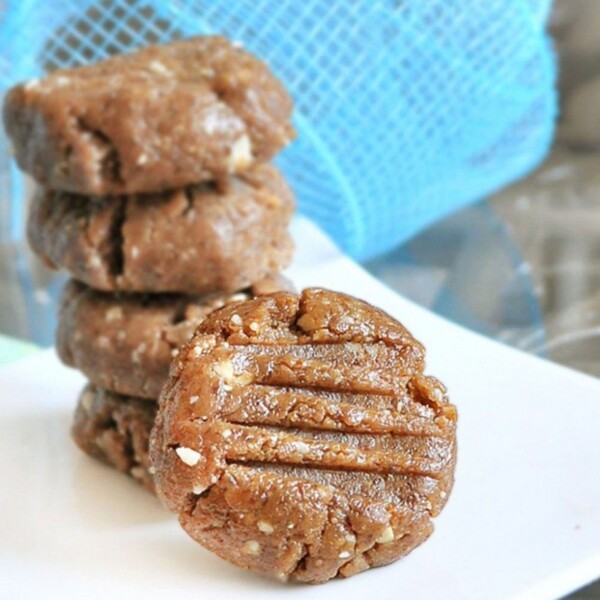 1/4 cup peanut butter, 1/8 tsp vanilla extract, 1/2 cup… Full recipe: https://lett-trim.today/2011/08/24/peanut-butter-cookie-dough-cookies/ @choccoveredkt