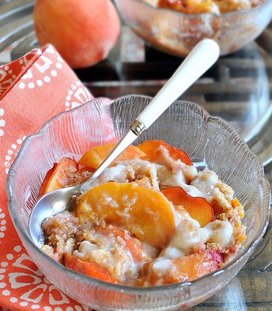 Peach Breakfast Bake - indulgently sweet and creamy... and so healthy you can have two bowls. For breakfast! https://lett-trim.today/2011/06/26/peach-breakfast-bake/ @choccoveredkt