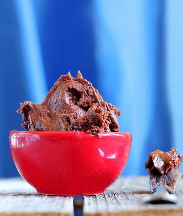 Chocolate frosting that is actually GOOD for you - @choccoveredkt https://lett-trim.today/2012/05/04/reeses-pieces-fudge-frosting/